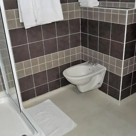 5 Double Bed & Bidet Sleeps 2 Guests Appartamento