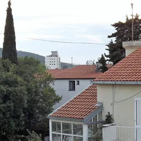 Apartment 5 Double Bed & Bidet Sleeps 2 Guests *
