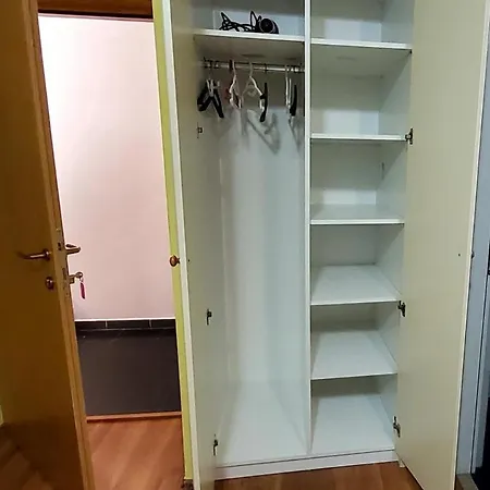 Apartment 5 Double Bed & Bidet Sleeps 2 Guests *