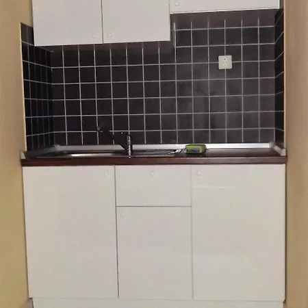 5 Double Bed & Bidet Sleeps 2 Guests Apartment