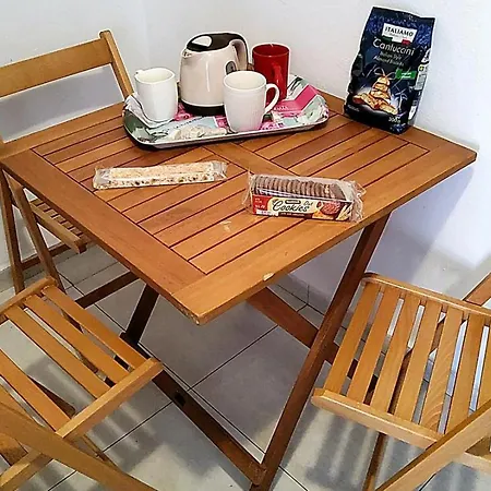 Apartment 5 Double Bed & Bidet Sleeps 2 Guests *